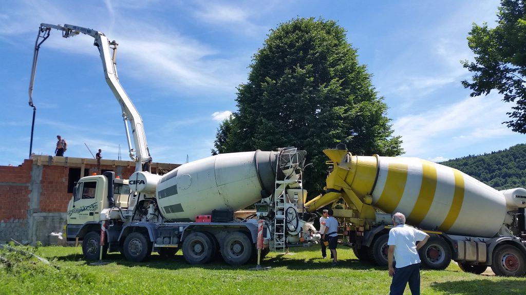 mixer za beton sa pumpom