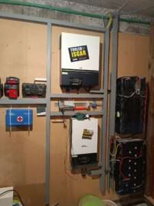 Off-grid solarni inverteri i Ev baterije